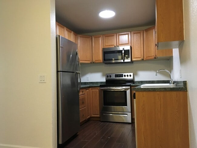 Photo - SPACIOUS 2 BEDROOM / 2 BATHROOM CONDO AVAILABLE $1,650.00 PER MONTH