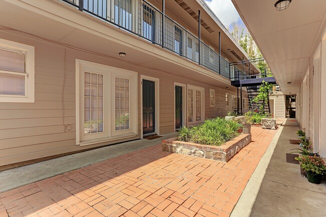 Building Photo - 2202 Park St Unit 1