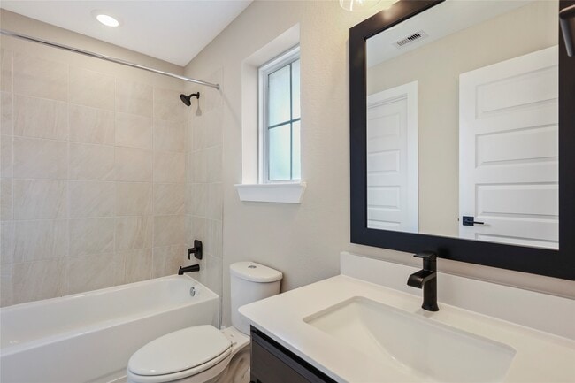 Building Photo - 2013 Woodland Pine Ct