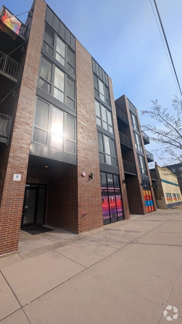 Building Photo - 5139 N Broadway Rental
