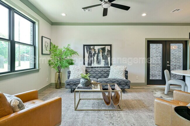 Photo - 4005 N Indiana Ave