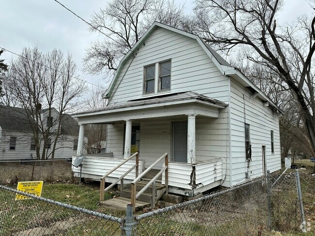 Building Photo - 2203 W Howett St Rental