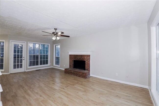 Photo - 2108 Lindley Ln