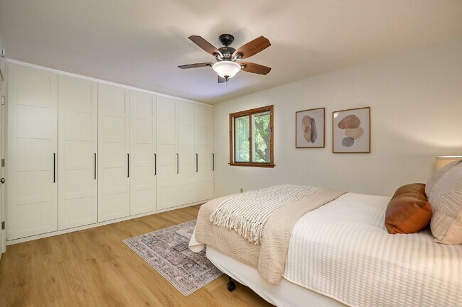 Photo - 565 Transit Ave