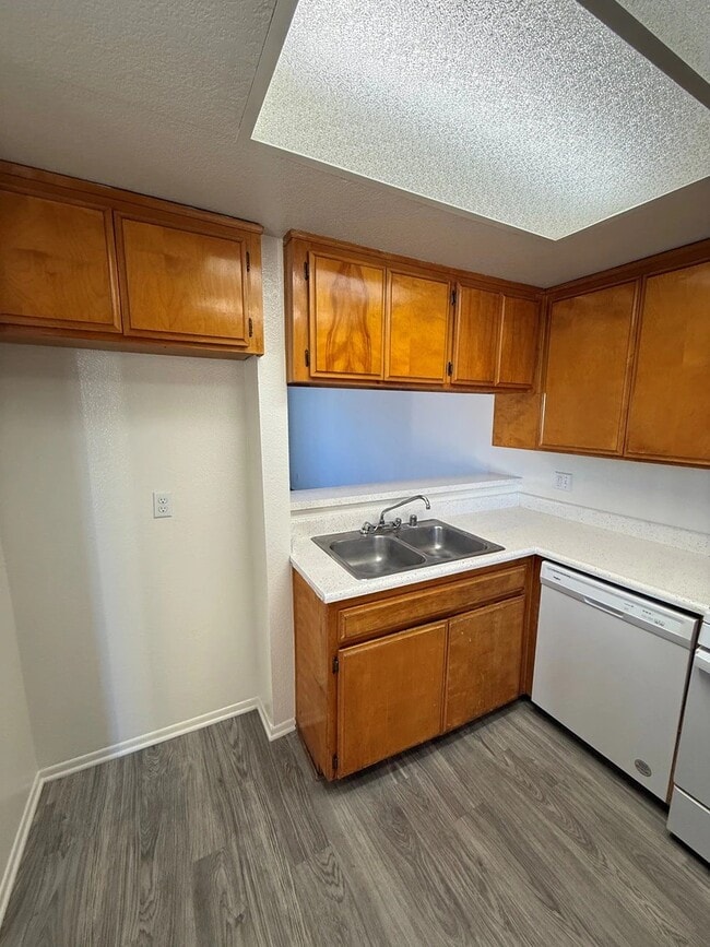 Photo - 14020 Yukon Avenue,