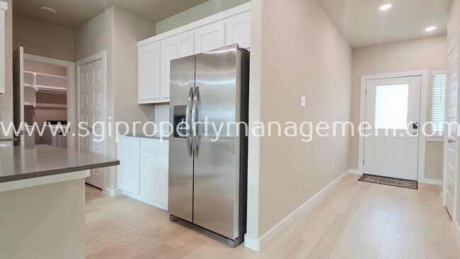 Photo - 913 London Town Ln