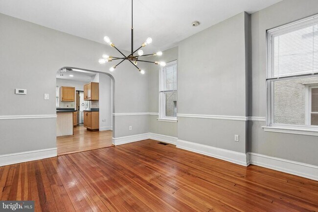 Photo - 441 Roxborough Ave