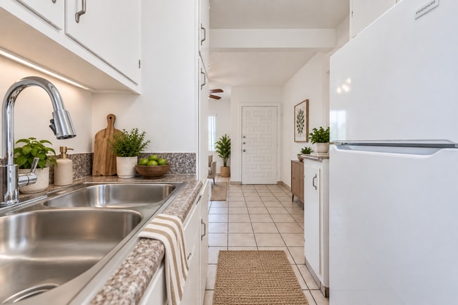 2425 - 2431 S. Ridgeley Dr