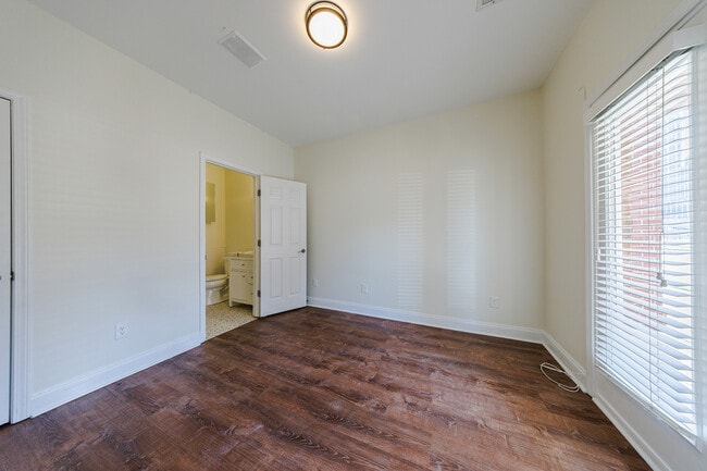 Photo - 201 16th St NW