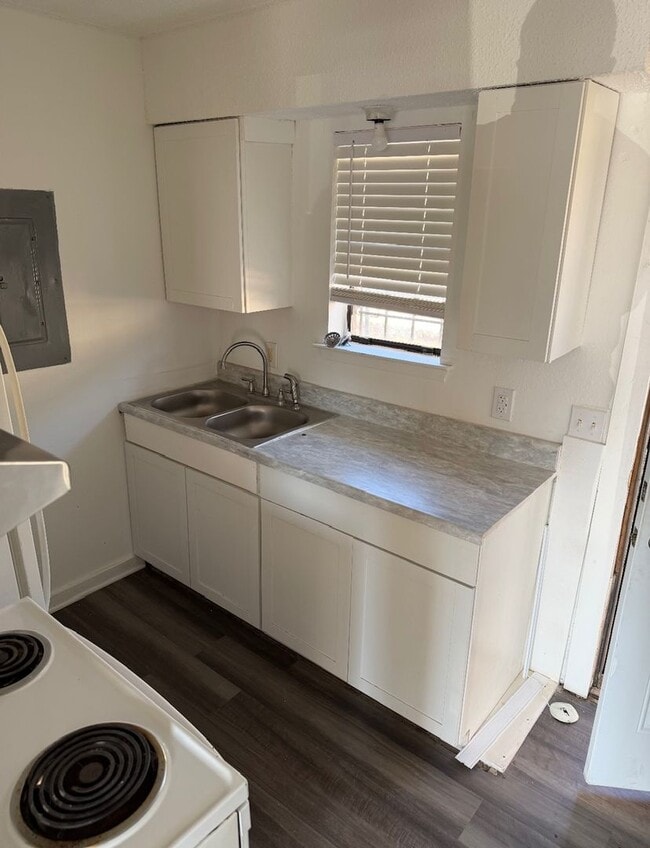 Photo - Newly Updated 2 Bed / 1 Bath Duplex