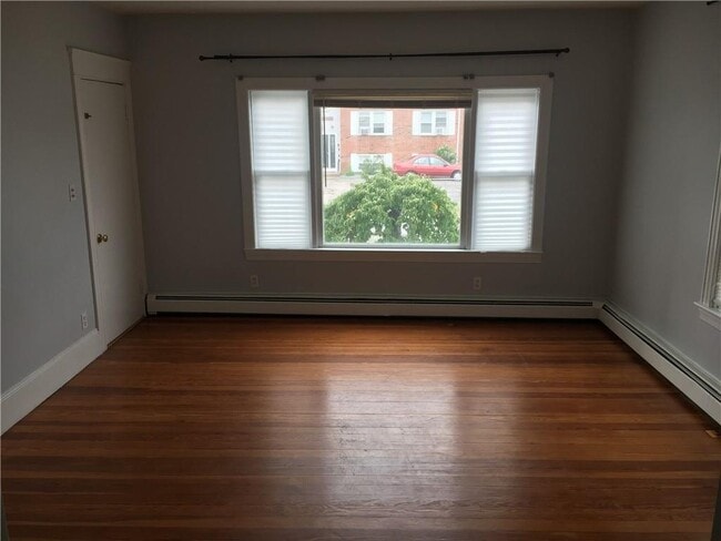Photo - 152 Webster St