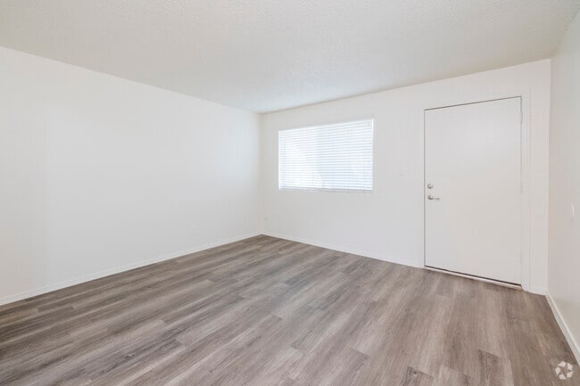 1BR, 1BA - 525SF - Living Room