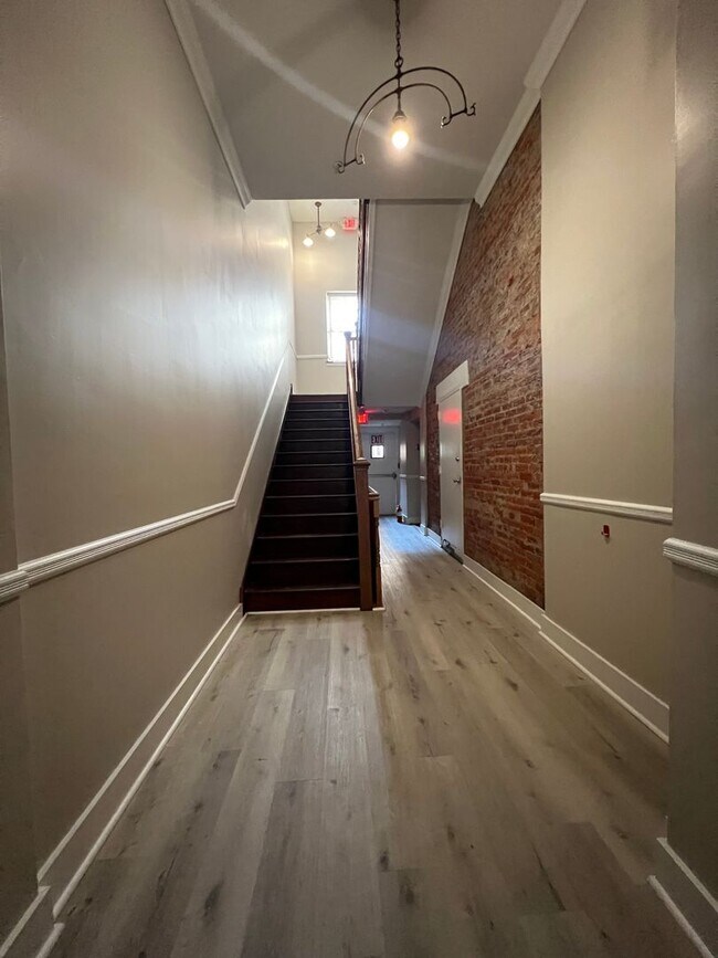 Photo - Spacious Two Bedroom Apartment in Washingt... Unidad #1 (1F)