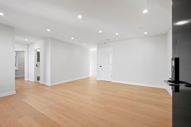 Photo - 693 Sutter St Unit 201