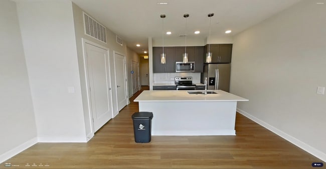 Building Photo - 1100 Covington St Unit 640