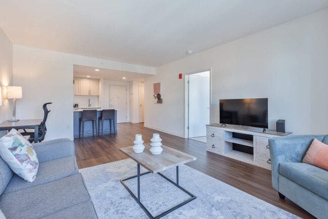 350 Third St Unit SI FL8-ID1345373P