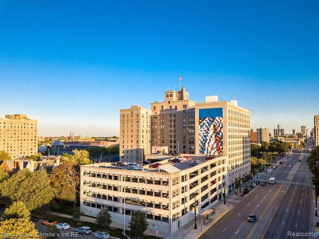 Building Photo - 15 E Kirby St Unit 731