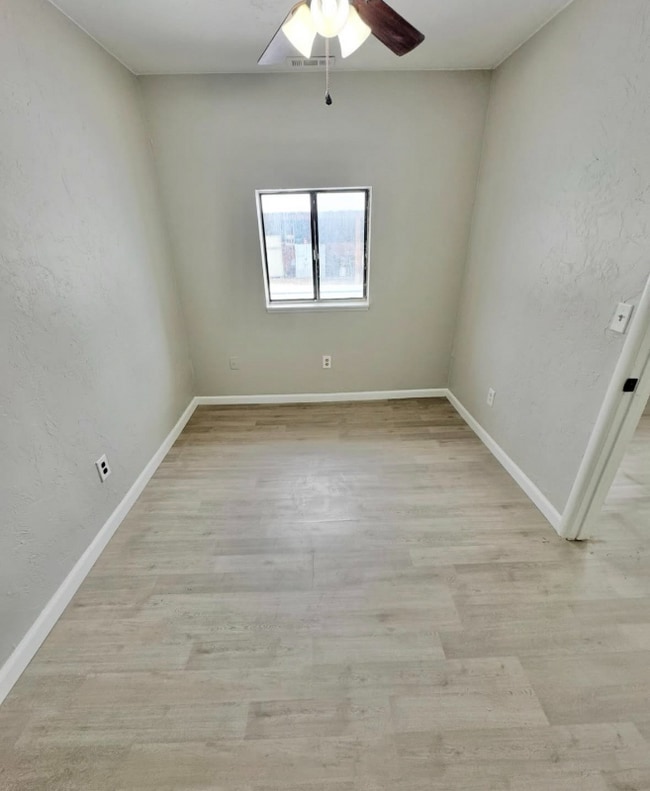 Photo - 404 N Walnut St