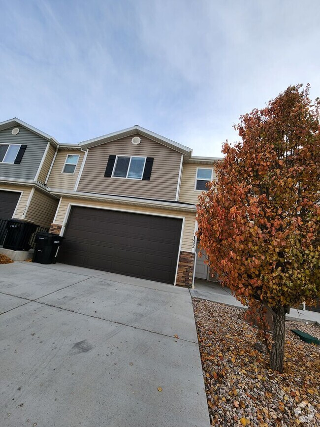 Building Photo - Charming 3 Bedroom Townhome in Cedar City