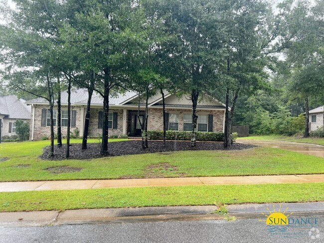 Building Photo - Stunning 4 Bedroom Home in Crestview!