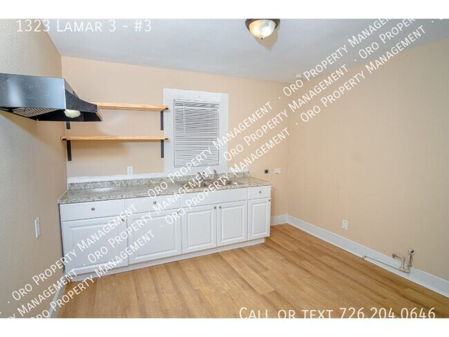 Photo - 1323 Lamar St Unit #3