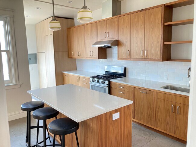 Building Photo - 924 Potrero Ave Unit Top Floor