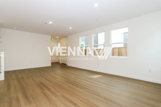 Photo - 1172 Bengal Lp