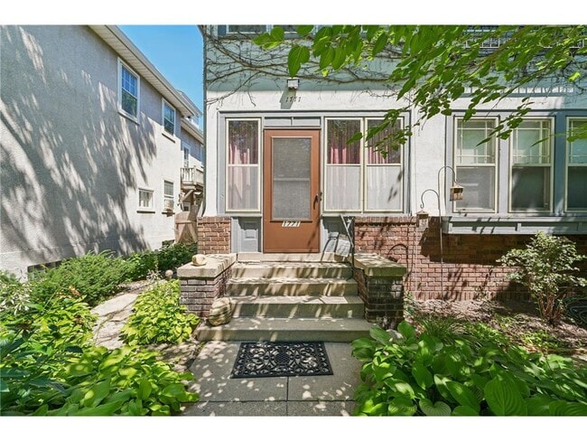 Photo - 1771 James Ave S Unidad 1