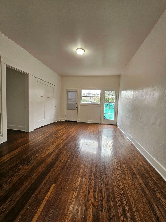 Photo - 1058 Molino Ave