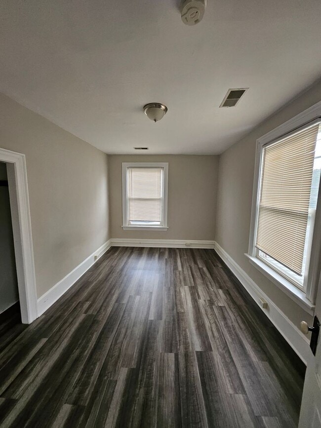 Photo - 202 W Howard St Unit 2