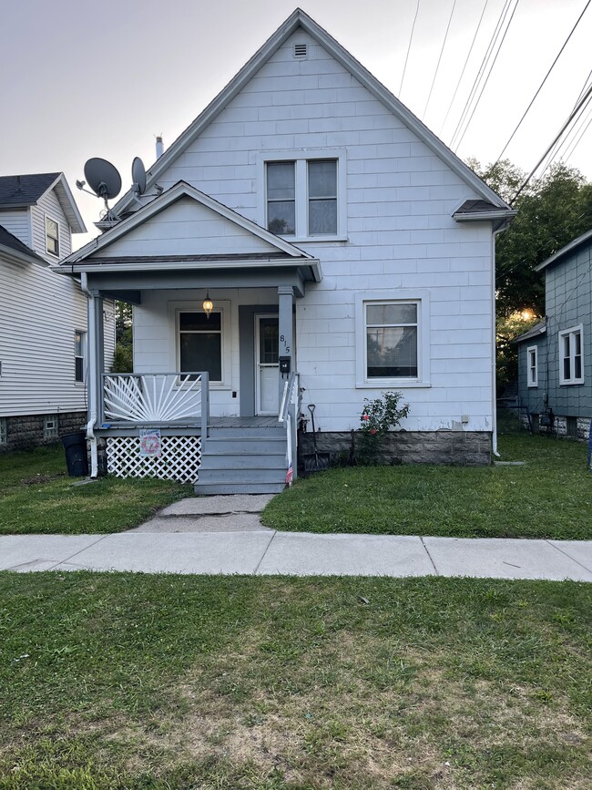 Building Photo - 815 11th St Rental