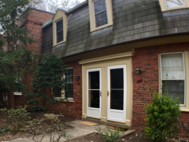 Building Photo - Updated 1BR/1BA 2-level TH in great location Rental