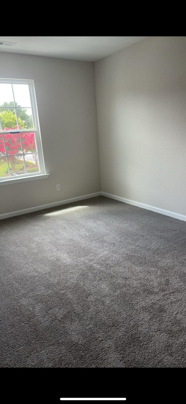 Photo - 3113 Burlington St