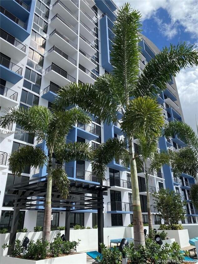 Building Photo - 5350 NW 84th Ave Unit 1903