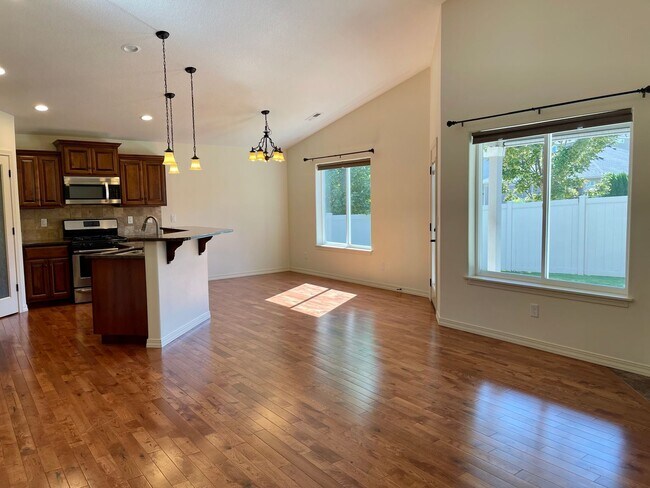 424 Lakerose Loop