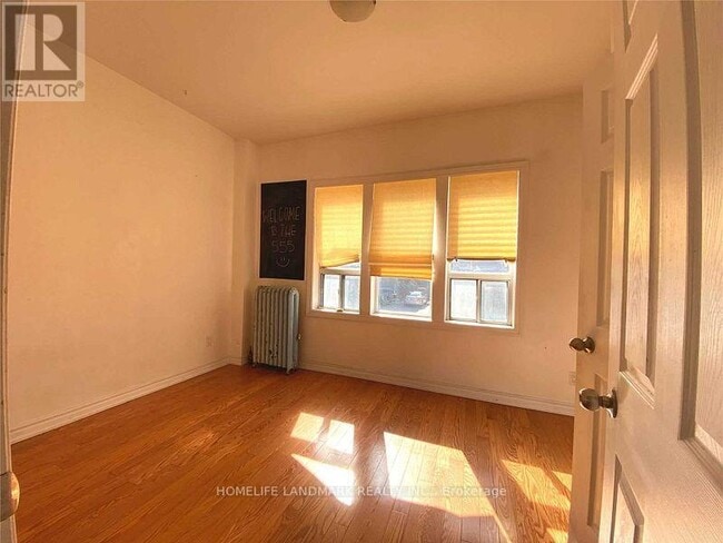 Photo - 555 Palmerston Ave Unité 3