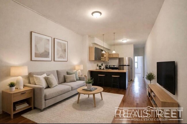 Photo - Kingsize Bedrooms with Private Backyard in the Heart of Bushwick Unidad 1R