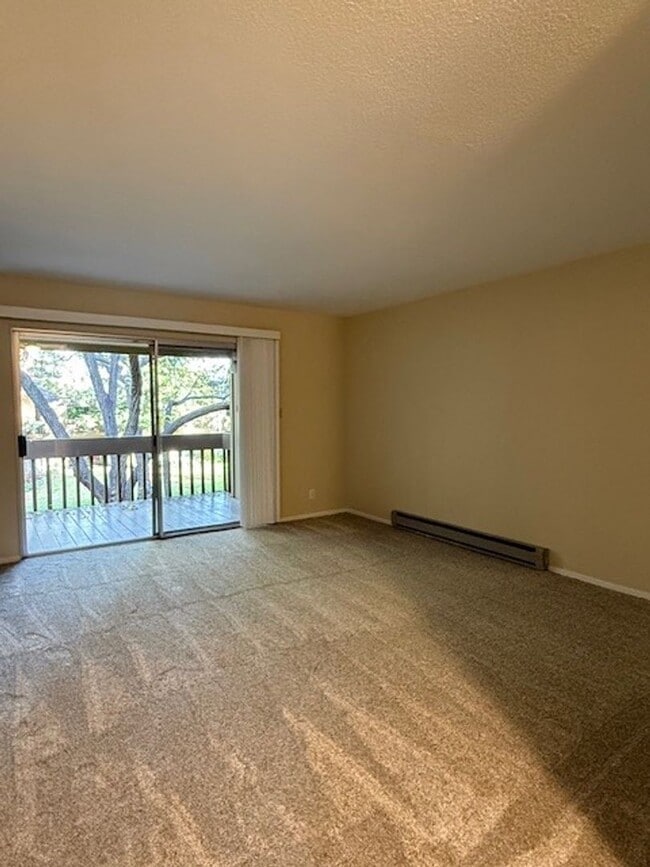 Photo - Spacious 1 Bedroom 1 Bath Upstairs Condo with a View Unidad 115