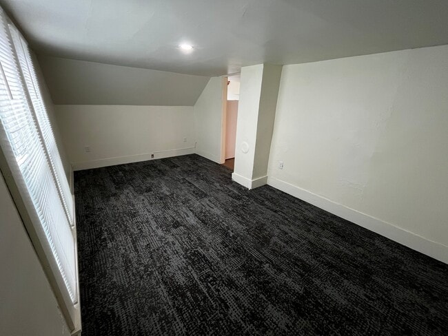 Photo - 220 N East St