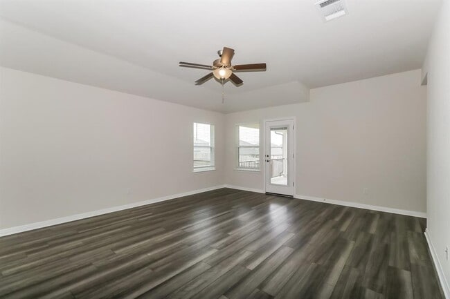 Photo - 117 Sun Grove Trl