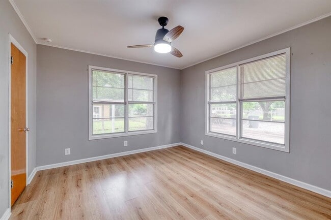Photo - 707 N Main St
