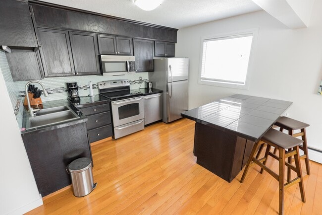 Building Photo - 2163 Hamilton St Unit 16