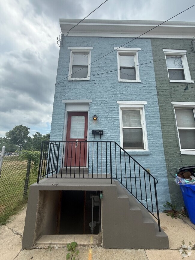 Building Photo - 152 E South St Rental