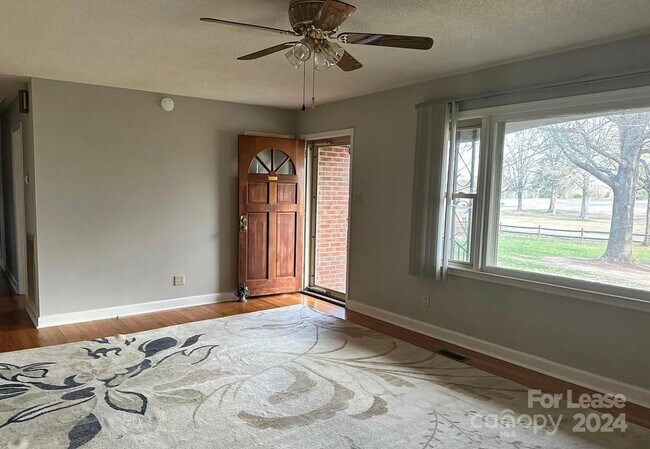 Photo - 6156 Mt Gallant Rd