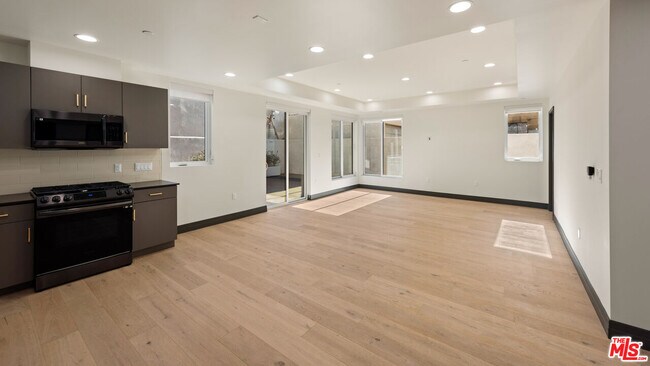 Photo - 118 Orlando Ave Unit 101