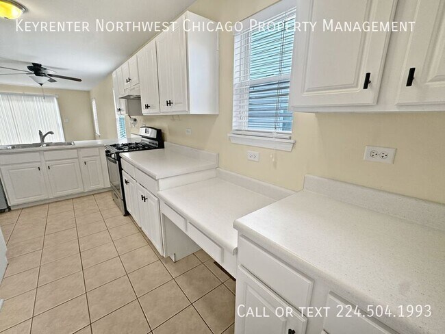 Photo - 790 Wedgewood Cir