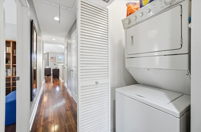 Photo - 639 W Elm St Unit c