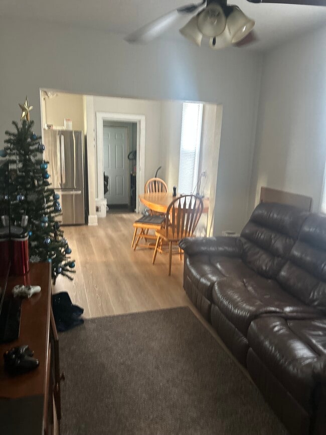 Sala de estar - 518 N 4th St