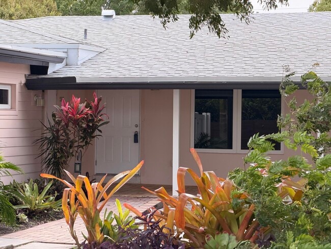 Building Photo - 2018 NE 14th Ct