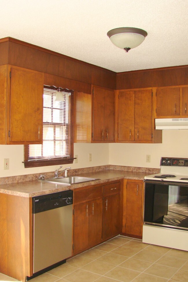 Photo - 33 Elderkin Ave